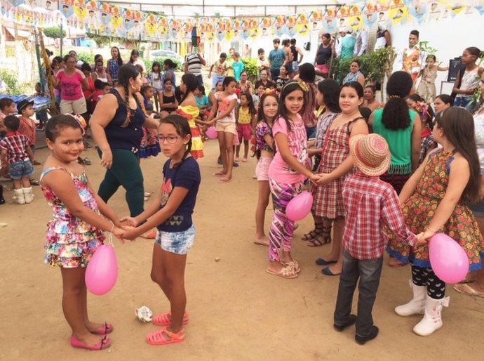 Vila São Francisco promove arrasta-pé, concurso e distribuição de prêmios
