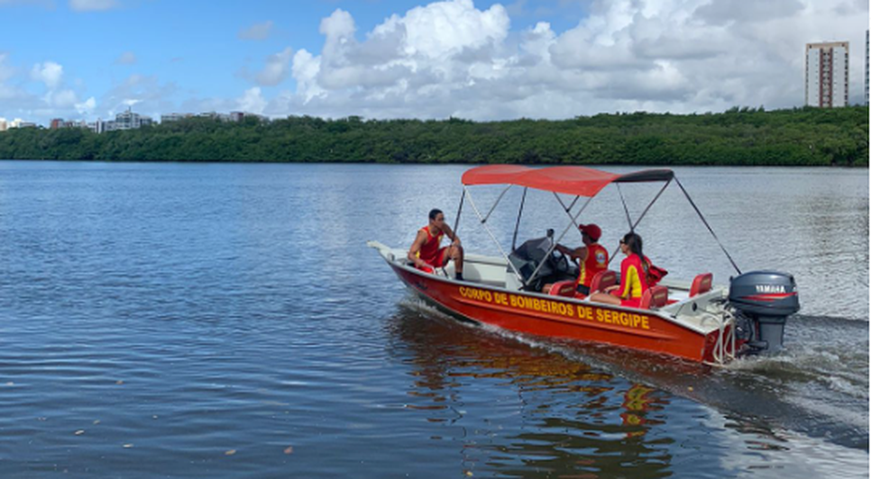 Corpo é encontrado boiando no Rio Sergipe em Aracaju / Foto: Foto: CBMSE/Divulgação