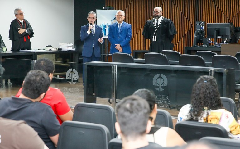 Bittencourt e Praxedes acompanham júris populares em Varas Criminais da Capital