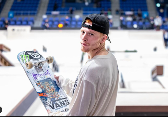 Giovanni Vianna é vice-campeão na melhor final da temporada masculina da Liga Mundial de Skate