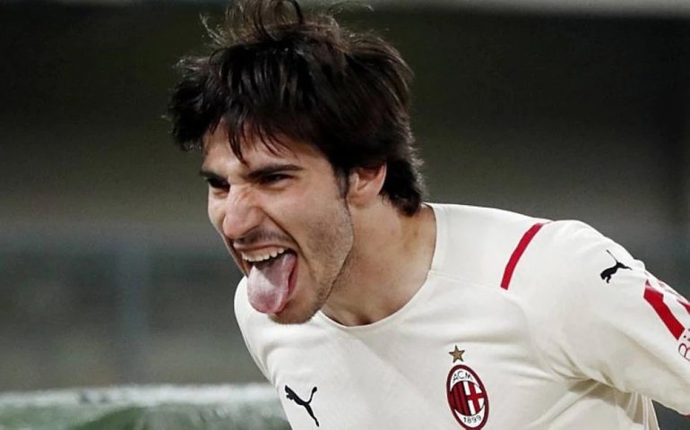 Milan vence Verona com dois gols de Tonali e recupera liderança do Italiano