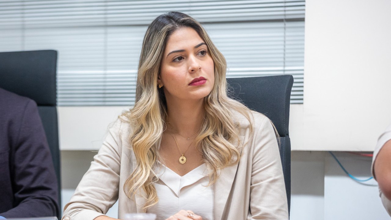 Advogada Camila Porciúncula assume Superintendência de Iluminação Pública de Maceió