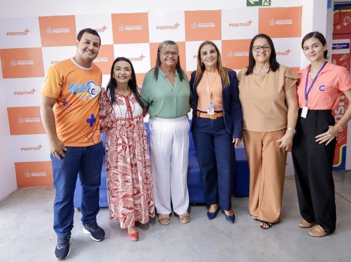 Prefeita Tia Júlia fortalece parceria com colégio da rede privada