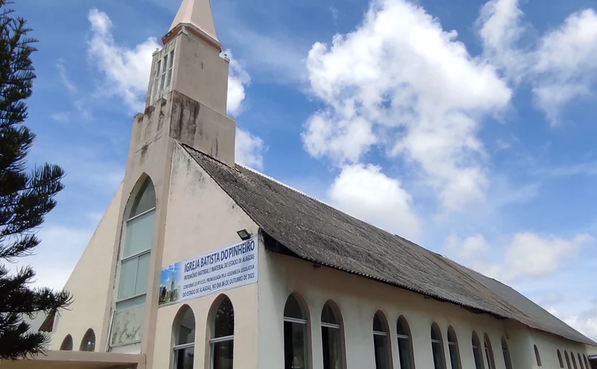 Igreja Batista do Pinheiro Resiste: Corrida da Bíblia na Praça Centenário após Interdição