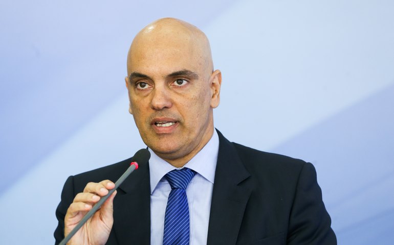 Alexandre manda prender e extraditar blogueiro Allan dos Santos do Terça Livre