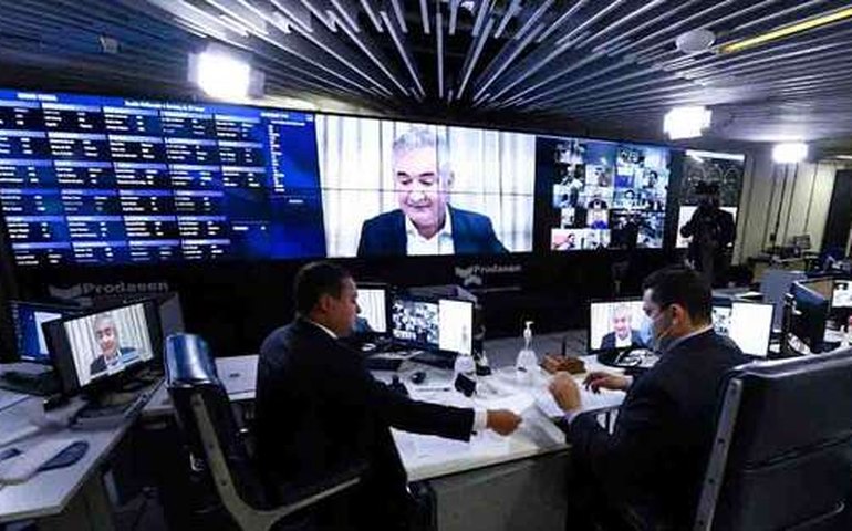 Senado conclui votação das fake news sem nova alteração e PL vai à Câmara