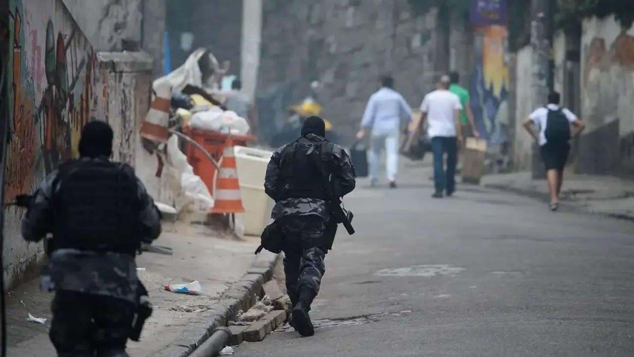 PM encontra carros-bomba em operação no Complexo de Israel