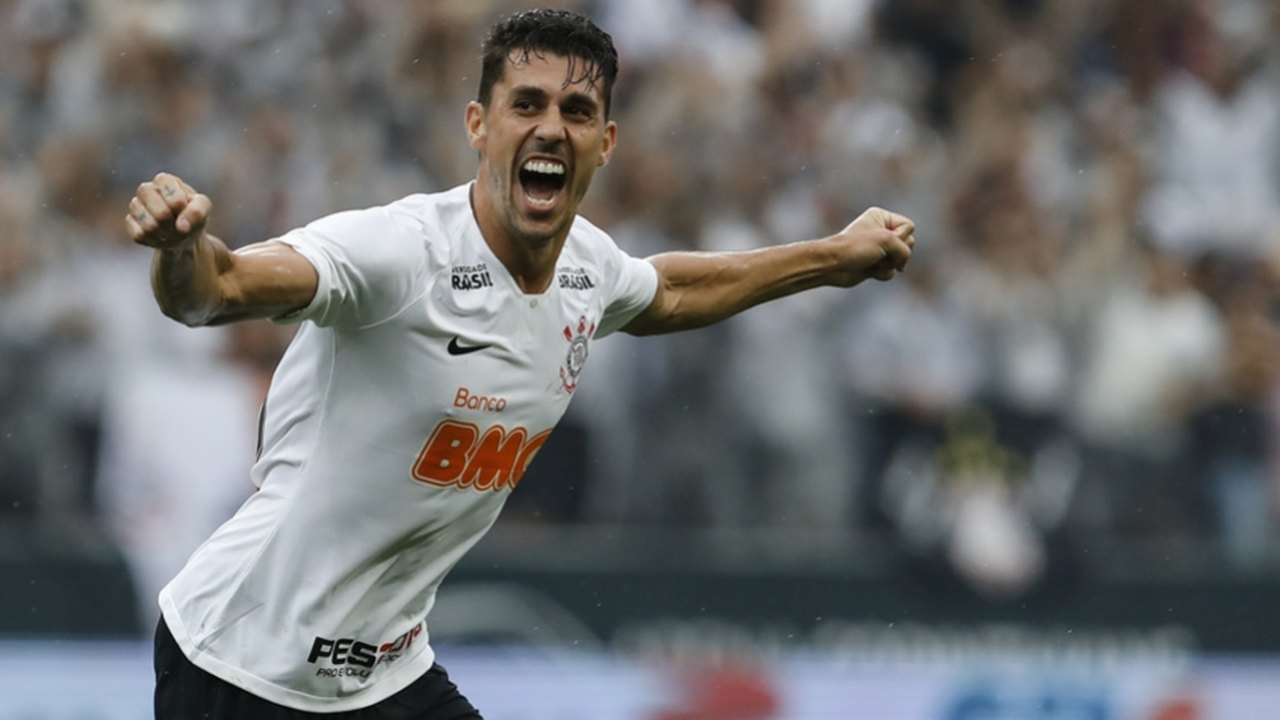 Danilo Avelar diz estar motivado para o clássico com Palmeiras: ‘Cereja no bolo’