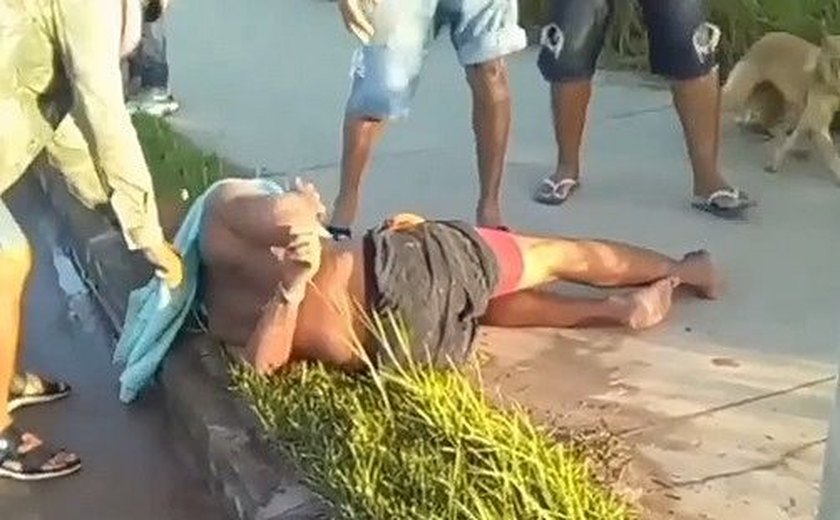 Assaltante é amarrado e agredido por populares no Bairro Cidade Universitária, em Maceió