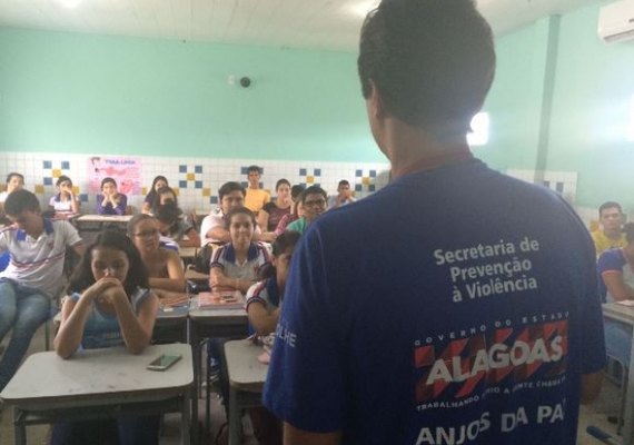 Anjos da Paz sensibilizam jovens de Traipu sobre riscos do uso de drogas