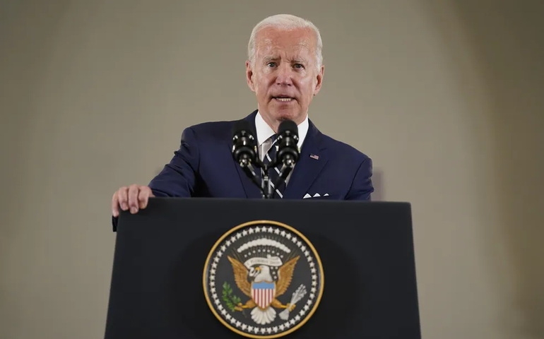 Biden conversou com Lula para parabenizá-lo por vitória e elogiou instituições