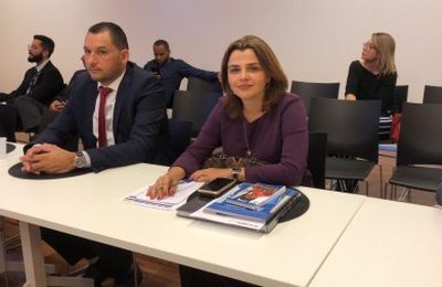 Prefeita Juliana Almeida representa a AMA na reunião sobre mulheres municipalistas