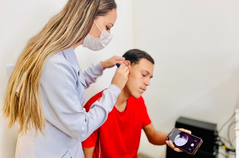Queda de temperatura aumenta casos de otite em crianças, alerta especialista do Hospital Ib Gatto