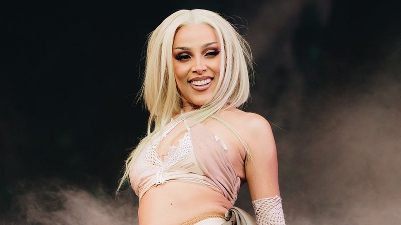 Doja Cat cancela shows após passar por cirurgia nas amígdalas
