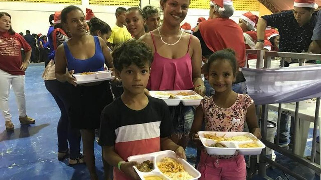 Pilar retoma Ceia da Felicidade e sorteia prêmio na semana do Natal