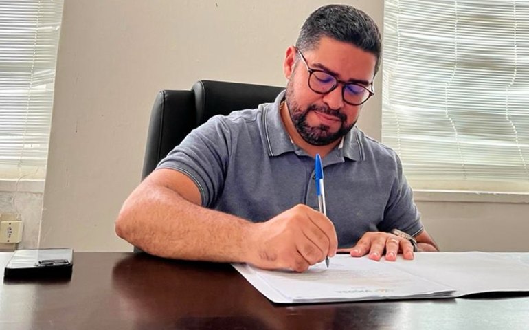 Prefeito de Viçosa anuncia realização de concurso público