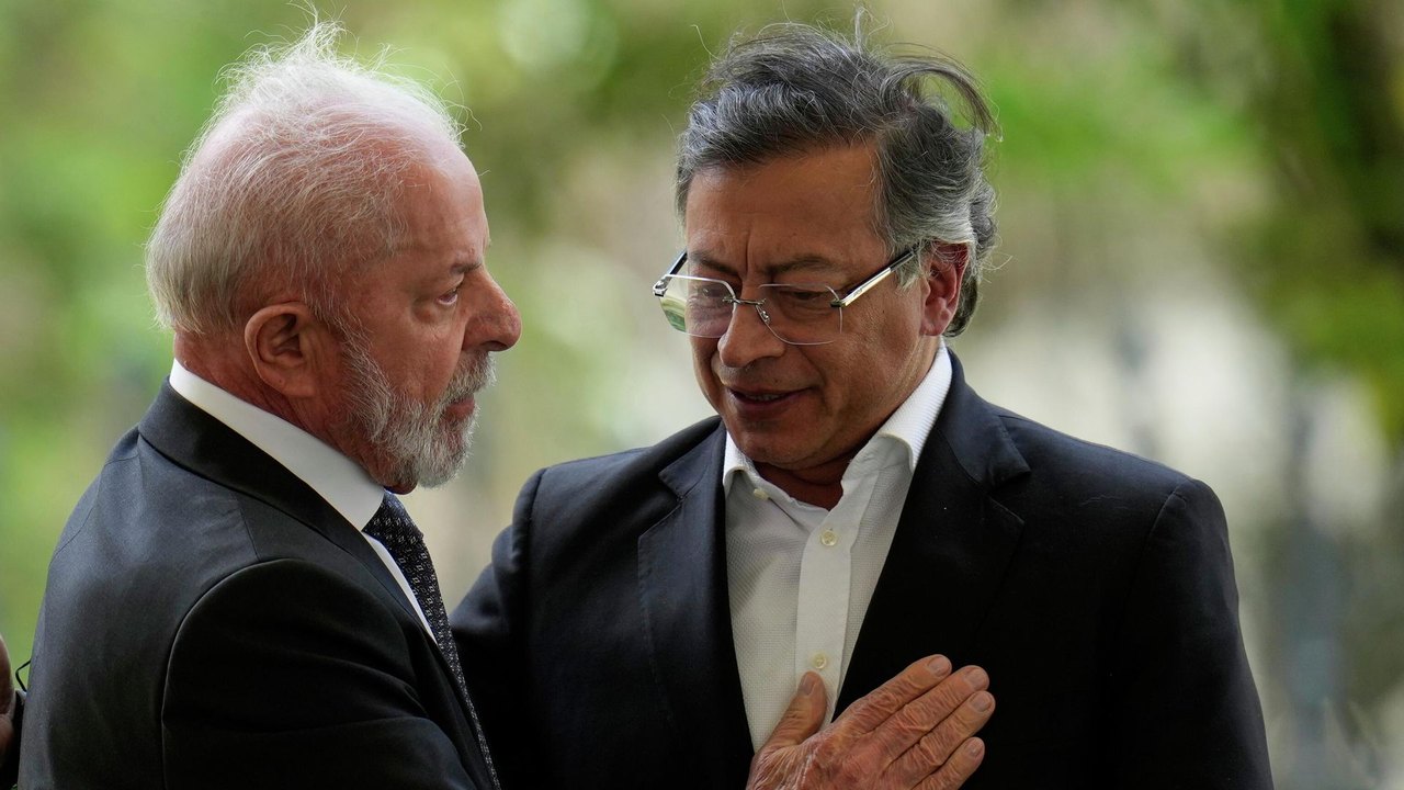 Lula se despede de Gustavo Petro em telefonema antes do fim do mandato