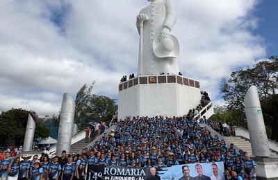 Deputado Fernando Pereira reforça tradição da Romaria de Junqueiro ao Juazeiro, na subida ao Horto do Pe. Cícero, com milhares de romeiros