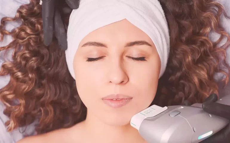 Como funciona o bioestimulador de colágeno, técnica de rejuvenescimento usada por Kéfera e Bella Campos