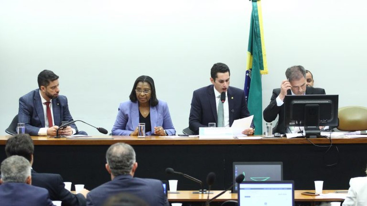 Comissão aprova despesas extras de R$ 12,3 bilhões no Orçamento de 2026