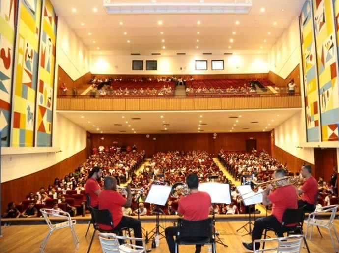 Estudantes da rede pública assistem concerto didático da Orquestra Sinfônica do Brasil em Penedo