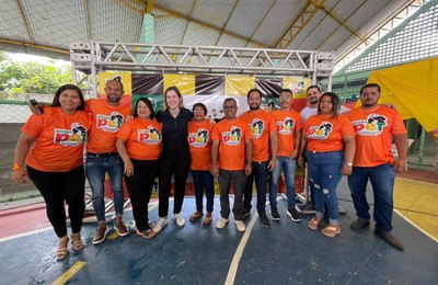 Cibele Moura doa 250 kg de ração e participa do lançamento do programa Pet Solidário em União dos Palmares