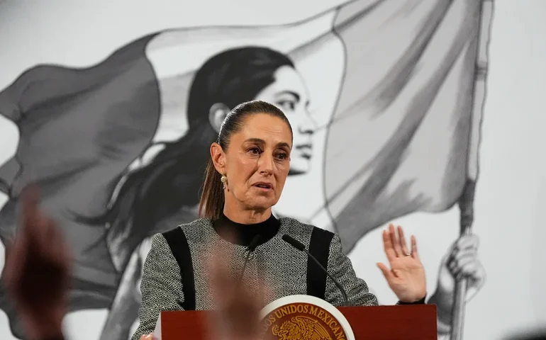 Sheinbaum avalia sanções contra o estado de Chihuahua após morte de agentes da CIA em operação contra laboratório de drogas no México.