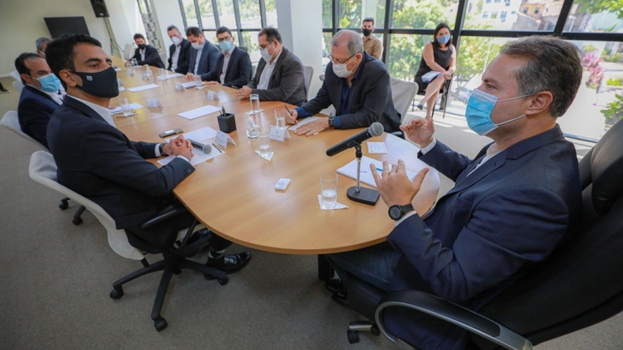 Governador Renan Filho recebe prefeito eleito de Maceió