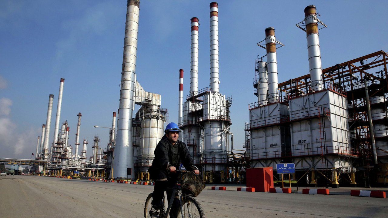 EUA revogam licença para venda de petróleo iraniano e comprometem acordo com Teerã
