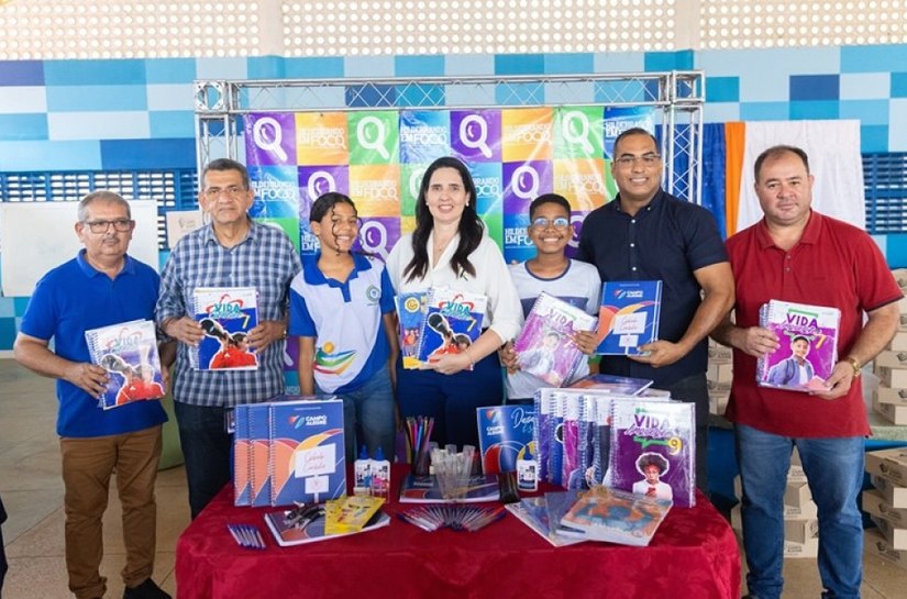 Prefeitura de Campo Alegre entrega livros didáticos e kits escolares aos alunos da rede municipal