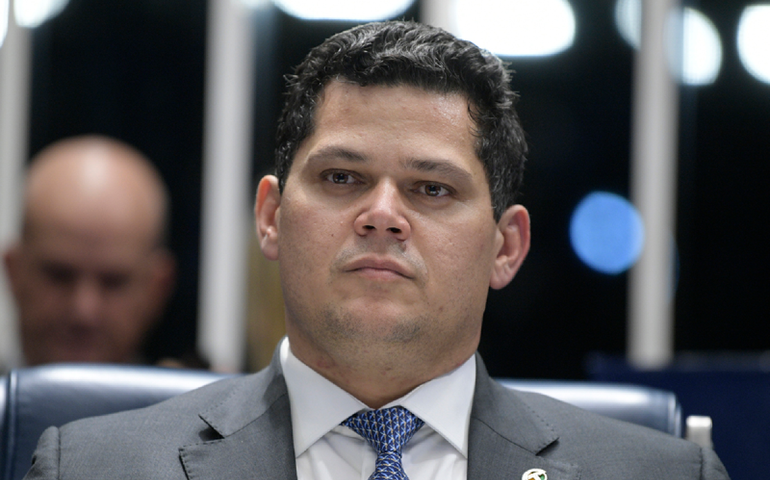 Alcolumbre manda PEC da Blindagem para Comissão de Justiça do Senado