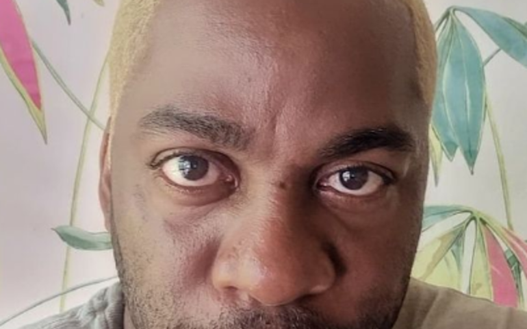 Lázaro Ramos muda cor do cabelo e internautas lembram de personagem Foguinho