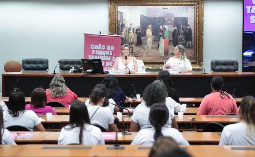 Educadoras infantis pedem inclusão da categoria na carreira do magistério