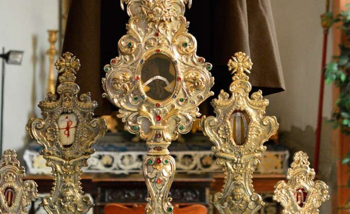 Uma das Relíquias do Santo Padre Pio de Pietrelcina Uma das Relíquias do Santo Padre Pio de Pietrelcina