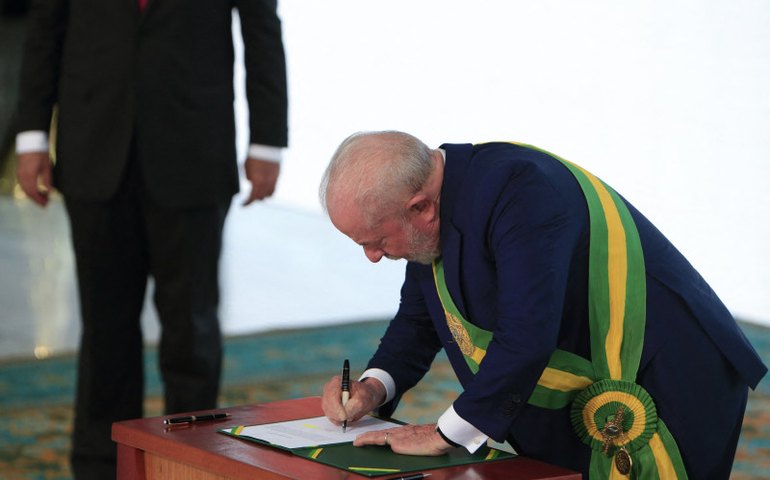 ‘Revogaço’ restringe Armas, restabelece Fundo Amazônia e freia venda de estatais