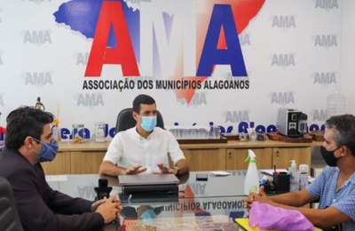 AMA e UNEAL debatem o fortalecimento do programa de especialização de servidores municipais