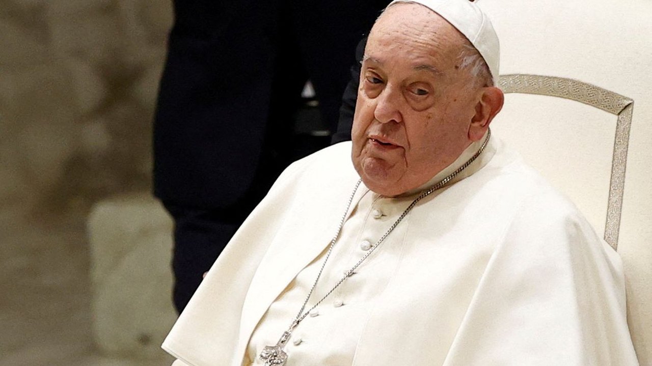 Papa pode aparecer neste domingo para saudação aos fiéis, diz Vaticano