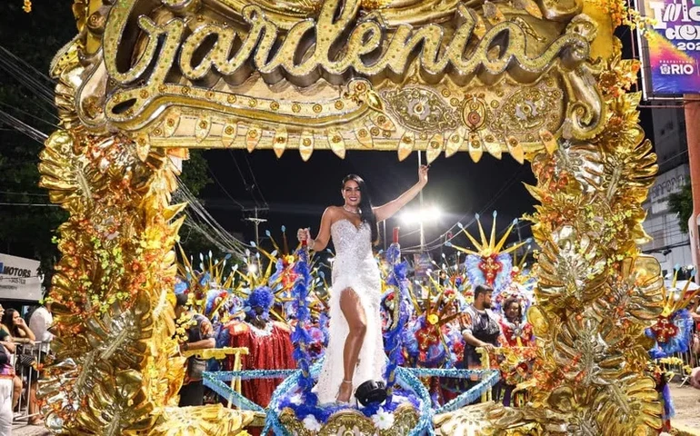 Gardênia Cavalcanti é homenageada pela Tradição e leva Santana do Ipanema (AL) ao Carnaval carioca