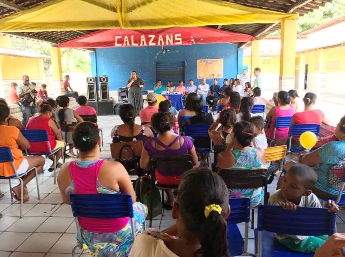 Prefeitura entrega cerca de mil pares de tênis a estudantes jequiaenses