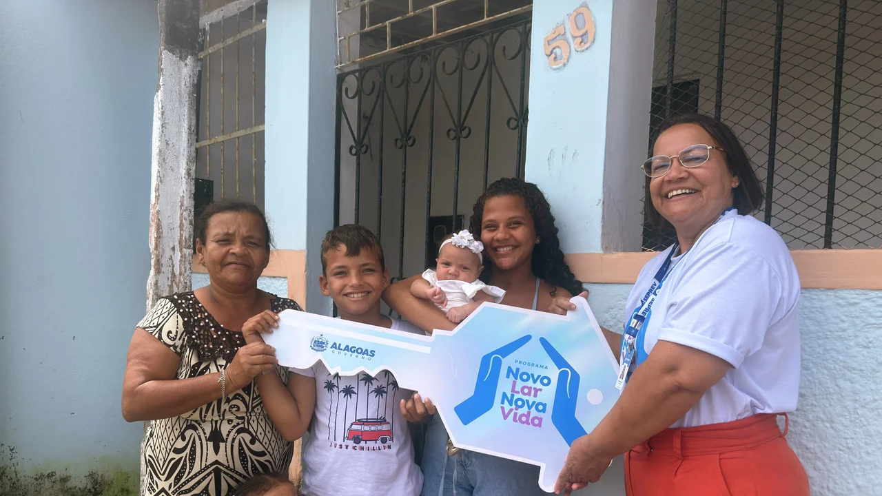 Novo Lar Nova Vida: Alagoana que vivia há 15 anos em situação de rua é beneficiada com moradia digna