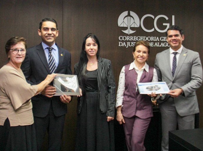 Juíza Ana Florinda apresenta dados do Cejusc Escolar à CGJAL