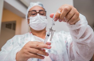 Profissional da saúde: confira os requisitos para tomar a quarta dose de vacina