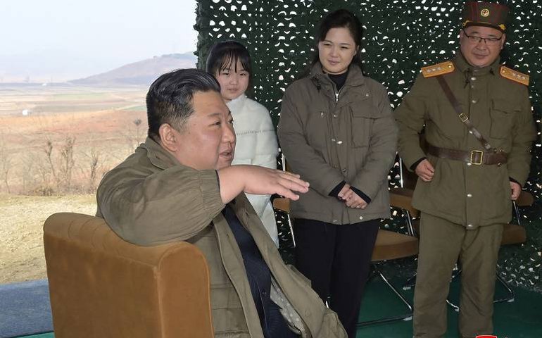 Filha de Kim Jong-un, nunca antes nomeada, é chamada de 'grande guia' pela mídia norte-coreana