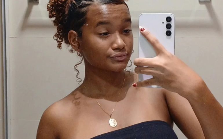 Marca de cosméticos ofende influenciadora nas redes sociais: 'Parecendo cachorro de padaria'