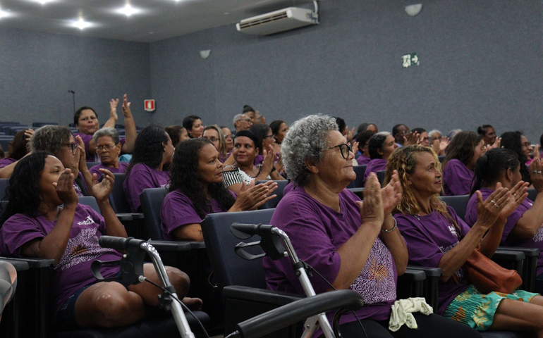 Integrantes do Fortes Raízes são certificadas em evento de encerramento