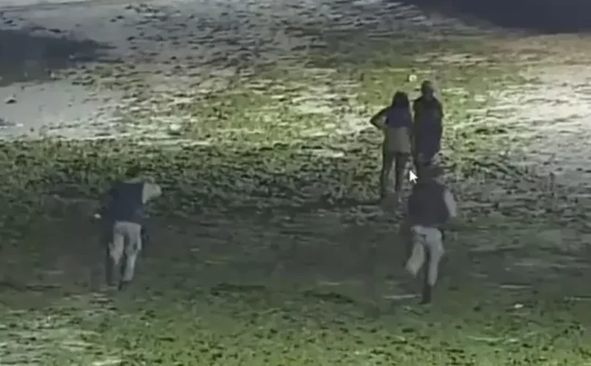 Casal é preso por tráfico de drogas ao lado de bebê na orla de Maceió; foragido da Justiça também foi capturado