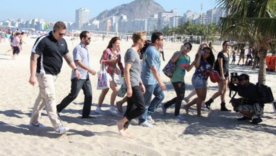 Tom Felton vive dia de turista no Rio de Janeiro