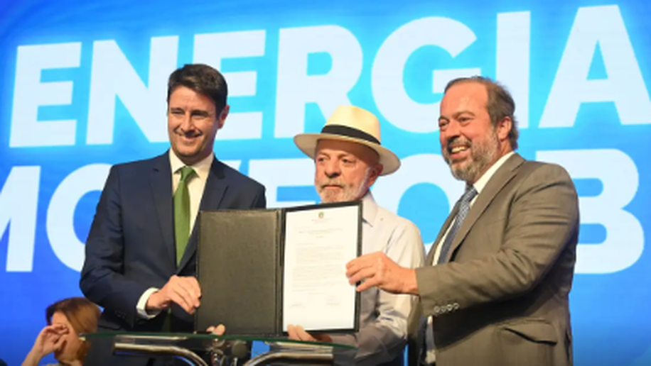 Governo renova contratos com distribuidoras de energia em 13 estados