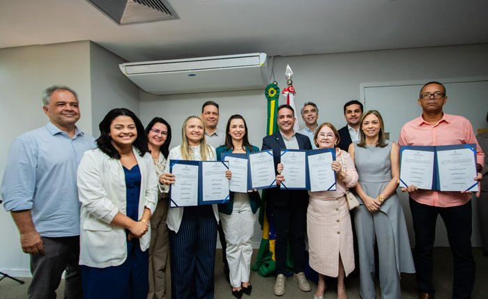 Paulo Dantas assina ordem de serviço para construção de creches em cinco municípios