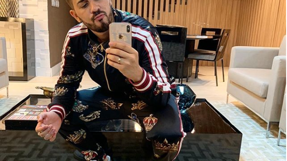 Carlinhos Maia posta foto em sua nova casa